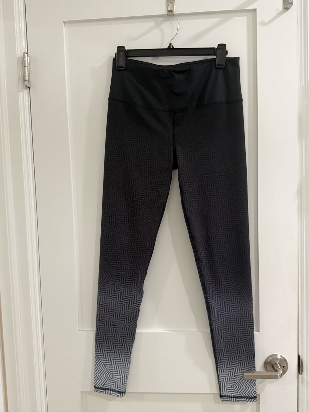 LEG3ND Black Ombre Patterned Active Leggings (fair)